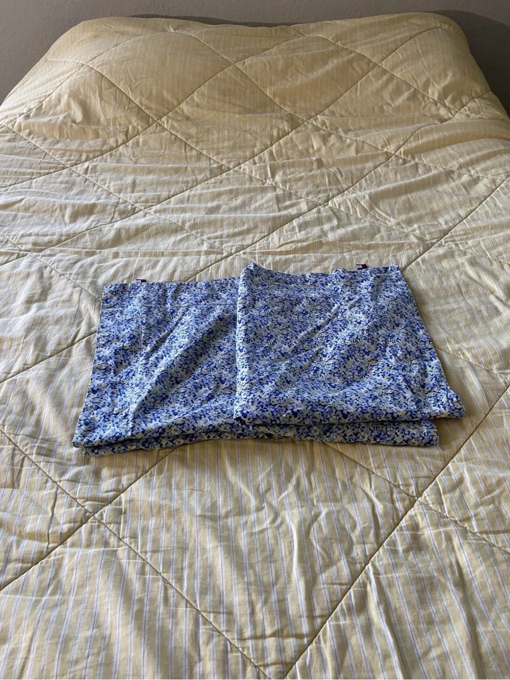 Tommy Hilfiger Blue and White Floral Quilted Comforter Set with Pillow Shams